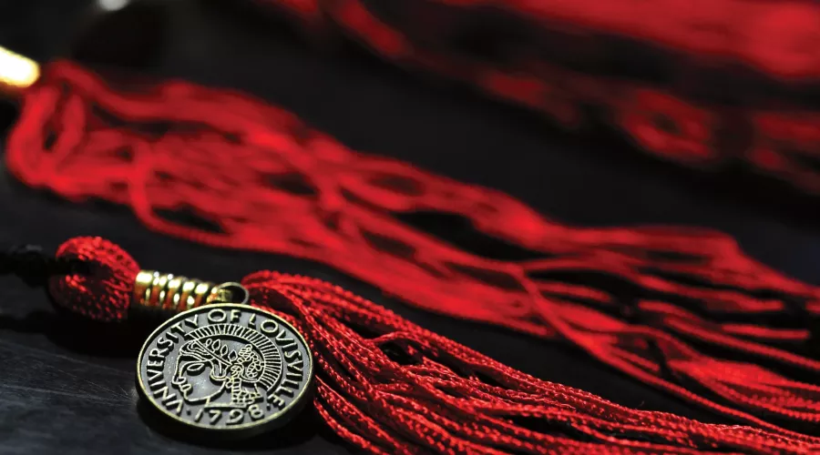 Tassels with honor cords featuring a Minerva medallion